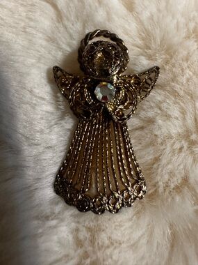 Vintage Gold-tone Filigree Angel Brooch with Rhinestone